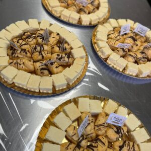 Platou – Mini-eclere & Albă-ca-Zăpada 1 kg