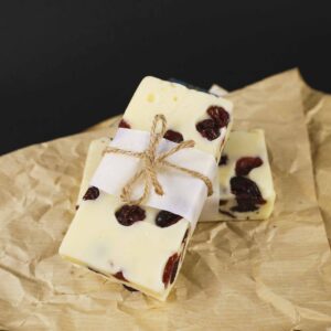 Baton de casă alb cu merișoare 100g